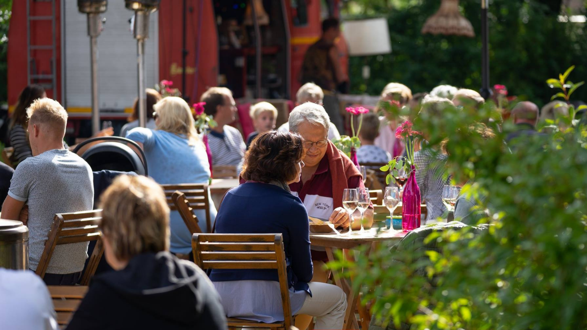 Sfeervol terras in het groen